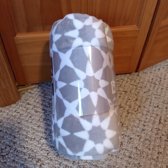 Plush throw blanket. 5 by 6 feet. Super soft! - Picture 3 of 8